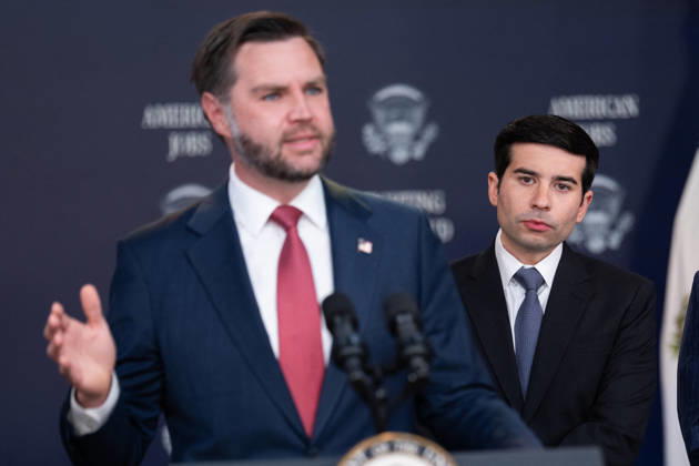 JD Vance During Immigration Program Announcement - Washington Secretary of Labor Keith Sonderling watches Vice President JD Vance give remarks during an announcement in the South Court Auditorium of the Eisenhower Executive Office Building at the White House in Washington, DC, US, on Thursday, Oct. 8, 2026. The Trump administration said Thursday that it would suspend an immigration program for multiple tech firms, including Microsoft Corp., alleging widespread abuse of a worker visa system. Photo by Aaron Schwartz Pool ABACAPRESS.COM Washington District of Columbia Copyright: xPool ABACAx
