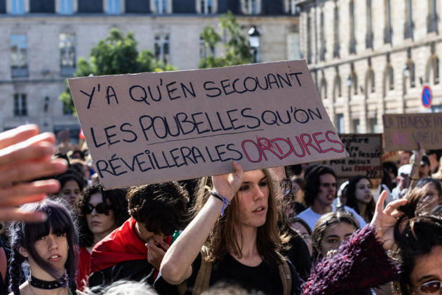 Students Demonstration Over Education Conditions - Bordeaux High school students demonstrate in the streets during a nationwide mobilization calling for more resources and improved conditions in school, in Bordeaux, France, on October 8, 2026. Photo by Margot Le Gonidec ABACAPRESS.COM Bordeaux France  Copyright: xLexGonidecxMargot ABACAx