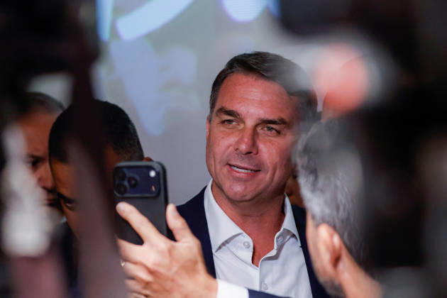 BRASiLIA, DF - 08.10.2026: FLaVIO MEETS WITH POLITICIANS FROM THE PL - Presidential candidate Flavio Bolsonaro meets with PL deputies and governors elected this Thursday (October 8th) at the Brasil 21 building. x3026721x  JoaoxPedroxCarvalho