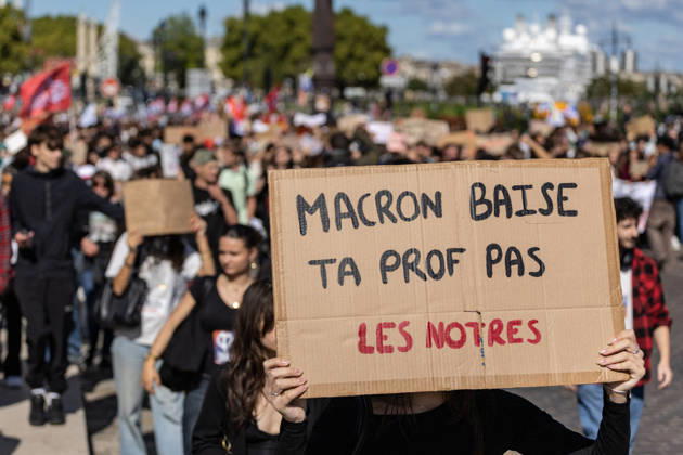 Students Demonstration Over Education Conditions - Bordeaux High school students demonstrate in the streets during a nationwide mobilization calling for more resources and improved conditions in school, in Bordeaux, France, on October 8, 2026. Photo by Margot Le Gonidec ABACAPRESS.COM Bordeaux France  Copyright: xLexGonidecxMargot ABACAx