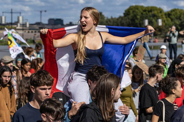 Students Demonstration Over Education Conditions - Bordeaux High school students demonstrate in the streets during a nationwide mobilization calling for more resources and improved conditions in school, in Bordeaux, France, on October 8, 2026. Photo by Margot Le Gonidec ABACAPRESS.COM Bordeaux France  Copyright: xLexGonidecxMargot ABACAx