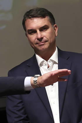 Brazilian presidential candidate Flavio Bolsonaro of the Liberal Party BRASILIA, BRAZIL - OCTOBER 08 : Brazilian presidential candidate Flavio Bolsonaro of the Liberal Party (PL) attends a meeting with elected governors ahead of the presidential runoff election, in Brasilia, Brazil on October 08, 2026. Mateus Bonomi Anadolu Brasilia Brazil. Editorial use only. Please get in touch for any other usage.  Copyright: x2026xAnadoluxMateusxBonomix