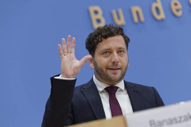 Grüne stellen Plan für Deutschland vor 2026-10-08 Deutschland, Berlin Bundespressekonferenz zur Vorstellung des Leitantrages Unser Plan für Deutschland der Grünen-Bundestagsfraktion. Im Bild Felix Banaszak, Bundesvorsitzender Bündnis 90 Die Grünen.