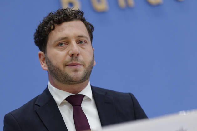 Grüne stellen Plan für Deutschland vor 2026-10-08 Deutschland, Berlin Bundespressekonferenz zur Vorstellung des Leitantrages Unser Plan für Deutschland der Grünen-Bundestagsfraktion. Im Bild Felix Banaszak, Bundesvorsitzender Bündnis 90 Die Grünen.