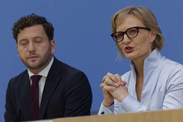 Grüne stellen Plan für Deutschland vor 2026-10-08 Deutschland, Berlin Bundespressekonferenz zur Vorstellung des Leitantrages Unser Plan für Deutschland der Grünen-Bundestagsfraktion. Im Bild Felix Banasz, Bundesvorstizender von Bündnis 90 Die Grünen, und Franziska Brantner, Bundesvorsitzende Bündnis 90 Die Grünen.