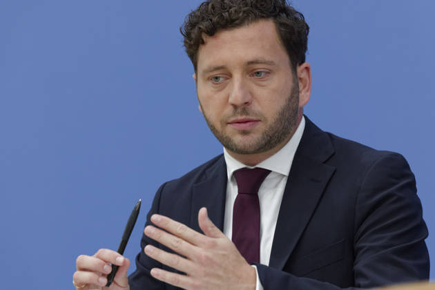 Grüne stellen Plan für Deutschland vor 2026-10-08 Deutschland, Berlin Bundespressekonferenz zur Vorstellung des Leitantrages Unser Plan für Deutschland der Grünen-Bundestagsfraktion. Im Bild Felix Banaszak, Bundesvorsitzender Bündnis 90 Die Grünen.