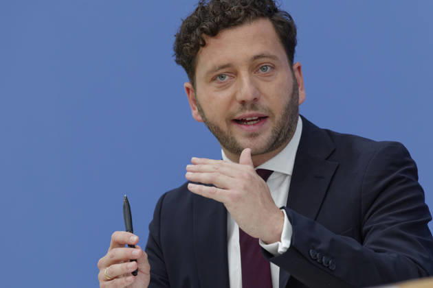 Grüne stellen Plan für Deutschland vor 2026-10-08 Deutschland, Berlin Bundespressekonferenz zur Vorstellung des Leitantrages Unser Plan für Deutschland der Grünen-Bundestagsfraktion. Im Bild Felix Banaszak, Bundesvorsitzender Bündnis 90 Die Grünen.