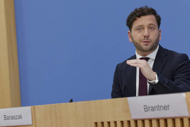 Grüne stellen Plan für Deutschland vor 2026-10-08 Deutschland, Berlin Bundespressekonferenz zur Vorstellung des Leitantrages Unser Plan für Deutschland der Grünen-Bundestagsfraktion. Im Bild Felix Banaszak, Bundesvorsitzender Bündnis 90 Die Grünen.