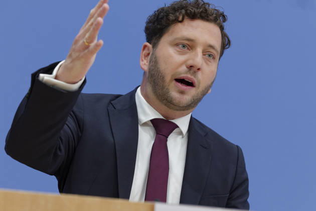 Grüne stellen Plan für Deutschland vor 2026-10-08 Deutschland, Berlin Bundespressekonferenz zur Vorstellung des Leitantrages Unser Plan für Deutschland der Grünen-Bundestagsfraktion. Im Bild Felix Banaszak, Bundesvorsitzender Bündnis 90 Die Grünen.