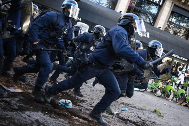 Clashes With Police During Students Protest - Paris Clash between high-school students and policemen during high-school students demonstration at Place de la Bastille, in Paris, France on October 8, 2026, as part of a nationwide protest movement over learning conditions. Since late September, pupils have barred the entrances to hundreds of schools, complaining of teacher absences, overloaded timetables, dilapidated classrooms and buildings ill-adapted to rising temperatures, among other grievances. Photo by Raphael Lafargue ABACAPRESS.COM Paris France  Copyright: xLafarguexRaphael ABACAx