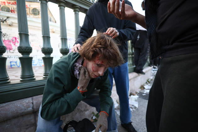 Clashes With Police During Students Protest - Paris Clash between high-school students and policemen during high-school students demonstration at Place de la Bastille, in Paris, France on October 8, 2026, as part of a nationwide protest movement over learning conditions. Since late September, pupils have barred the entrances to hundreds of schools, complaining of teacher absences, overloaded timetables, dilapidated classrooms and buildings ill-adapted to rising temperatures, among other grievances. Photo by Raphael Lafargue ABACAPRESS.COM Paris France  Copyright: xLafarguexRaphael ABACAx