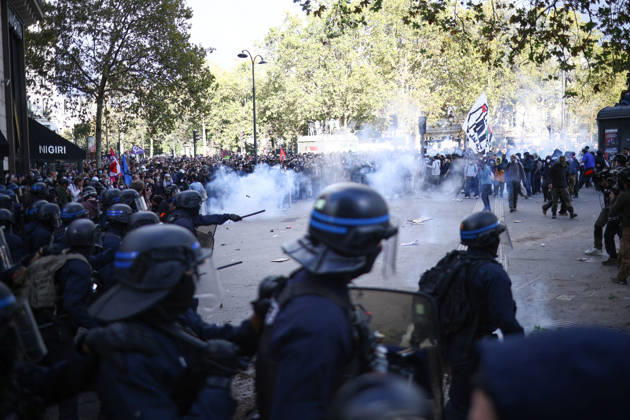 Clashes With Police During Students Protest - Paris Clash between high-school students and policemen during high-school students demonstration at Place de la Bastille, in Paris, France on October 8, 2026, as part of a nationwide protest movement over learning conditions. Since late September, pupils have barred the entrances to hundreds of schools, complaining of teacher absences, overloaded timetables, dilapidated classrooms and buildings ill-adapted to rising temperatures, among other grievances. Photo by Raphael Lafargue ABACAPRESS.COM Paris France  Copyright: xLafarguexRaphael ABACAx