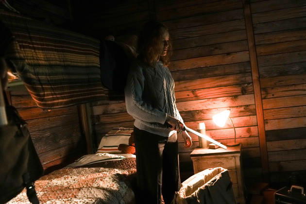 October 8, 2026, New York, New York, USA: An actor portraying Pam Voorhees holds a knife as Universal Peacock hosts a Camp Crystal Lake experience at the 2026 New York Comic Con at the Javits Center on October 8, 2026 in New York. Crystal Lake premieres on Peacock on October 15. The series is a prequel to the Friday the 13th franchise. New York USA  - ZUMAb148 20261008_zap_b148_028 Copyright: xBryanxSmithx