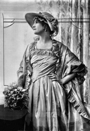 Miss Hunter--Watts as Kate Hardcastle. She stoops to Counquer . Mrs. Allen Wilkie. November 20, 1930. (Photo by Elizabeth Greenwood).  Copyright: xElizabethxGreenwoodx 5513-85306834