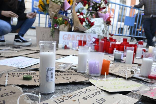 Shrine dedicated to Maricarmen Abascal in Madrid MADRID, SPAIN OCTOBER 8, 2026: A shrine is displayed at Puerta del Sol in Madrid dedicated to Maricarmen Abascal, who died in hospital on October 7, 2026, two weeks after being evicted from her home. The shrine was placed at the central Madrid square following her death. Abascal™s death has drawn attention to her housing situation and the circumstances surrounding her eviction. Puerta del Sol is one of Madrid™s main public squares and a prominent location for public gatherings and memorials. Madrid Spain Copyright: x xTomasxCallex xJNAxPressx