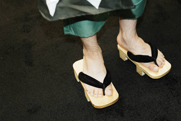 October 8, 2026, New York, New York, USA: An attendee in Japanese inspired sandals at the 2026 New York Comic Con at the Javits Center on October 8, 2026 in New York. New York USA  - ZUMAb148 20261008_zap_b148_057 Copyright: xBryanxSmithx