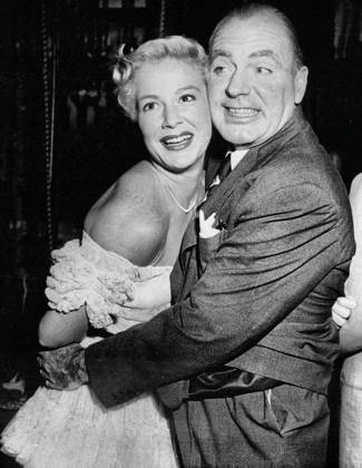 Hollywood close-up -- There s nothing stagay about this close-up of a Hollywood reunion, with film stars Pat O Brien and Betty Hutton playing the leading Copyright: xReuterphotox 5513-85306962