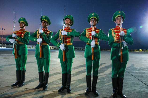 TURKMENISTAN, BALKAN PROVINCE - OCTOBER 8, 2026: Guards of honour attend a ceremony to welcome the arrival of Vladimir Putin, President of Russia, ahead of a meeting of the CIS (Commonwealth of Independent States) Council of Heads of State in Turkmenbasy. Vladimir Smirnov TASS  98966035