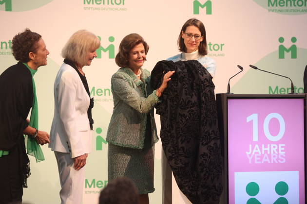 Sybille Perez, Monika Brandt, Bettina Gräfin Bernadotte, Königin Silvia von Schweden bei der Verleihung vom Mentor-Zukunftspreis beim Jubiläum der Mentor-Stiftung auf der Insel Mainau. Mainau, 08.10.2026 Copyright: xAgenturxMatthiasxWehnertx xM.xGränzdörferx