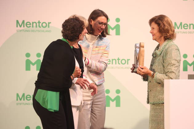 Sybille Perez, Monika Brandt, Bettina Gräfin Bernadotte und Königin Silvia von Schweden bei der Verleihung vom Mentor-Zukunftspreis beim Jubiläum der Mentor-Stiftung auf der Insel Mainau. Mainau, 08.10.2026 Copyright: xAgenturxMatthiasxWehnertx xM.xGränzdörferx