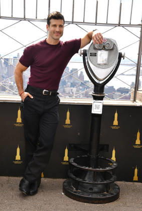 NEW YORK, NY- OCTOBER 8: Parker Young at the Empire State Building to Celebrate the Premiere of CBS New Series, Eternally Yours on October 8, 2026 in New York City. Credit: AdMedia New York City USA  - ZUMAa123 20261008_zaa_a123_086 Copyright: xJohnxFyckex