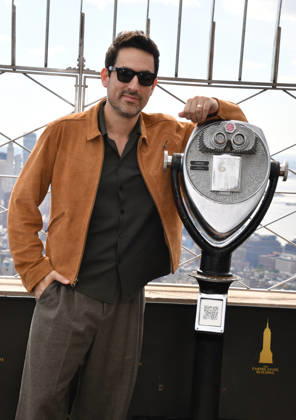 NEW YORK, NY- OCTOBER 8: Ed Weeks at the Empire State Building to Celebrate the Premiere of CBS New Series, Eternally Yours on October 8, 2026 in New York City. Credit: AdMedia New York City USA  - ZUMAa123 20261008_zaa_a123_107 Copyright: xJohnxFyckex