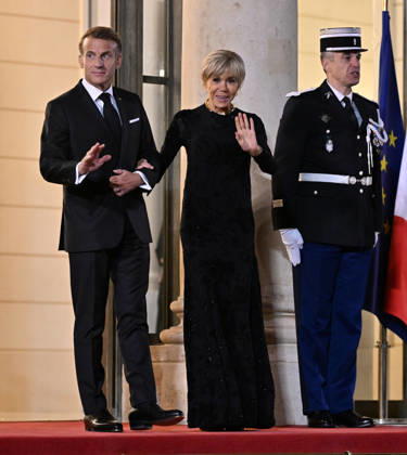 Emmanuel Macron - Frank-Walter Steinmeier meeting in Paris PARIS, FRANCE - OCTOBER 8: French President Emmanuel Macron (L) and French First Lady Brigitte Macron (R) await the arrival of German President Frank-Walter Steinmeier (not seen) and German First Lady Elke Budenbender (not seen) at the Elysee Palace in Paris, France on October 8, 2026. Mustafa Yalcin Anadolu Paris France. Editorial use only. Please get in touch for any other usage.  Copyright: x2026xAnadoluxMustafaxYalcinx
