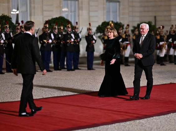 Emmanuel Macron - Frank-Walter Steinmeier meeting in Paris PARIS, FRANCE - OCTOBER 8: French President Emmanuel Macron (L) welcomes German President Frank-Walter Steinmeier (R) and German First Lady Elke Budenbender (C) for a state dinner at the Elysee Palace in Paris, France on October 8, 2026. Mustafa Yalcin Anadolu Paris France. Editorial use only. Please get in touch for any other usage.  Copyright: x2026xAnadoluxMustafaxYalcinx