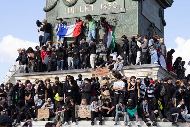 RECORD DATE NOT STATED Place de la Bastille-Paris Taken over by Students Amid Protests. Place de la Bastille-Paris Taken over by Students Amid Protests. October 8, 2026, Paris, France: A major protests were part of the student-led movement that started on September 17, in the suburbs of Paris, before gradually developing into a broader campaign focusing on issues including long school days, teacher absences and overcrowded schools among other things. The protests at the place de la Bastille started off peacefully, but clashes with the police later erupted, with tear gas and a water cannon fired at protesters. Credit: Eric Bromme Thenews2(Foto: Eric Bromme Thenews2 imago images) Place de la Bastille-Paris Taken over by Students Amid Protests.  Copyright: xEricxBrommex