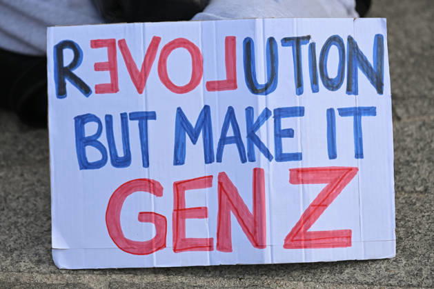 Students peacefully occupy the Bastille statue during the Student, High School, and Union Protest in Paris, France, on October 8, 2026. - 08 10 2026 - France Ile-de-France (region) Paris -  JulienxMattiax xLexPictorium LePictorium_0342611