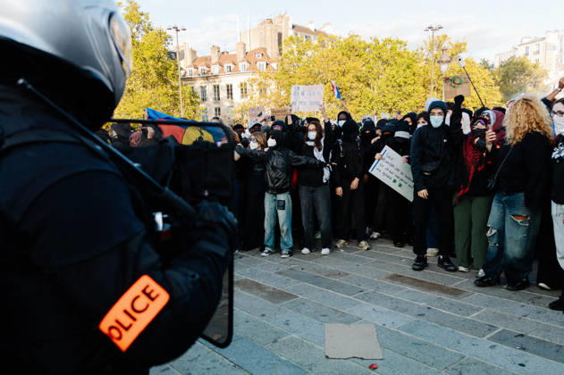 A rally began at 3 pm at Place de la Bastille in Paris. Student organisations had called for the blockades to continue as part of ˜Act IV™ of the protests on Thursday 8 October, two days after ˜Act III™, which had brought together between 266,000 and 450,000 demonstrators across France on Tuesday without any major incidents. Several national education unions also called for a walkout. The actions of the police are under close scrutiny this Thursday, as allegations of police violence mount. - 08 10 2026 - France Ile-de-France (region) Paris -  JanxSchmidt-Whitley LexPictorium LePictorium_0342659