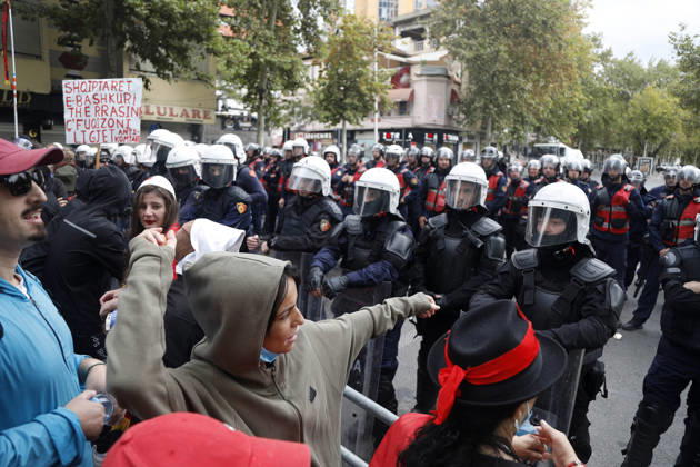 Demonstration Against the Proposed Territorial Reform in Tirana, Albania. Protesters scuffle with anti-riot police during an anti-government protest against the government s administrative and territorial reform, in front of the Parliament building in Tirana, Albania, on October 8, 2026. Light Studio Agency Malton Dibra Tirana Albania Copyright: xLightxStudioxAgencyx xMaltonxDibrax