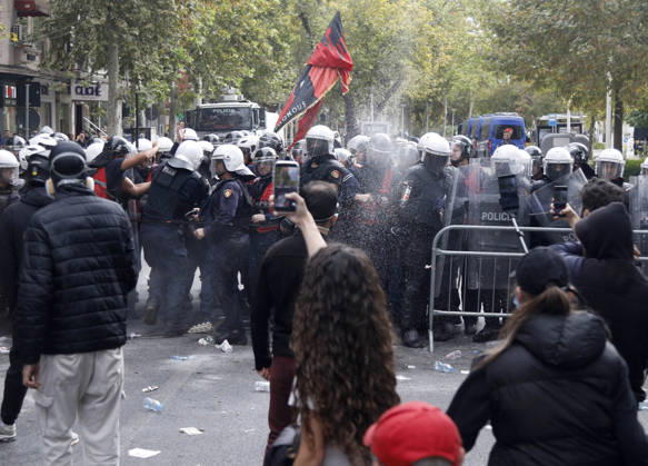 Demonstration Against the Proposed Territorial Reform in Tirana, Albania. Police use pepper spray to disperse opposition supporters during an anti-government protest against the government s administrative and territorial reform, in front of the Parliament building in Tirana, Albania, on October 8, 2026. Light Studio Agency Malton Dibra Tirana Albania Copyright: xLightxStudioxAgencyx xMaltonxDibrax