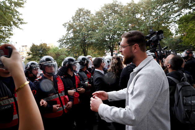 Demonstration Against the Proposed Territorial Reform in Tirana, Albania. Albanian protesters scuffle with anti-riot police during an anti-government protest against the government s administrative and territorial reform, in front of the Parliament building in Tirana, Albania, on October 8, 2026. Light Studio Agency Malton Dibra Tirana Albania Copyright: xLightxStudioxAgencyx xMaltonxDibrax