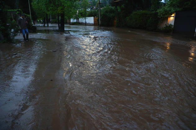 Santiago, October 8, 2026: A mudslide is affecting the area from San Carlos de Apoquindo to Los Dominicos in the Las Condes district, causing widespread damage and sweeping away vehicles and people. Dragomir Yankovic Aton, Chile, Santiago, Chile Aton 1197964  Copyright: DRAGOMIRxYANKOVIC ATONxCHILE