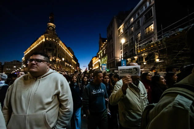 IPA89447751 - MADRID, SPAIN. OCTOBER 8. Thousands of people are taking part in the Hasta Siempre, Maricarmen march, from Puerta del Sol to the home where 87-year-old Maricarmen Abascal lived; she died on October 7 after being hospitalized following her eviction on September 23, in Madrid, Spain, on October 8, 2026. Organized by the Sindicato de Inquilinas of Madrid, the demonstration paid tribute to the woman, who had become a symbol of the struggle for the right to housing amid Spain™s housing crisis. Participants carried flowers, candles, and protest signs, calling for an end to evictions and greater housing protections. Copyright: xFrancescoxMilitelloxMirtox xFrancescoxMilitelloxMirtox IPA89447751
