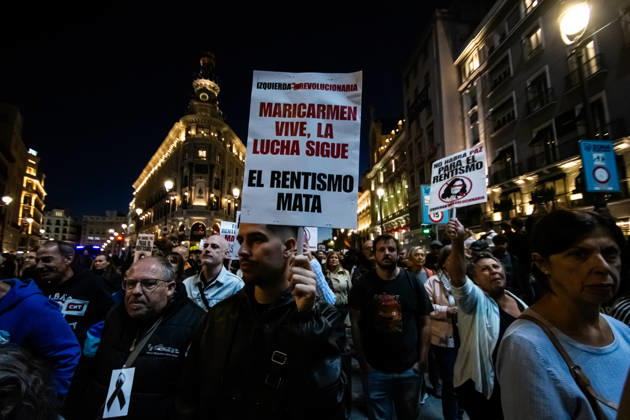 IPA89447768 - MADRID, SPAIN. OCTOBER 8. Thousands of people are taking part in the Hasta Siempre, Maricarmen march, from Puerta del Sol to the home where 87-year-old Maricarmen Abascal lived; she died on October 7 after being hospitalized following her eviction on September 23, in Madrid, Spain, on October 8, 2026. Organized by the Sindicato de Inquilinas of Madrid, the demonstration paid tribute to the woman, who had become a symbol of the struggle for the right to housing amid Spain™s housing crisis. Participants carried flowers, candles, and protest signs, calling for an end to evictions and greater housing protections. Copyright: xFrancescoxMilitelloxMirtox xFrancescoxMilitelloxMirtox IPA89447768