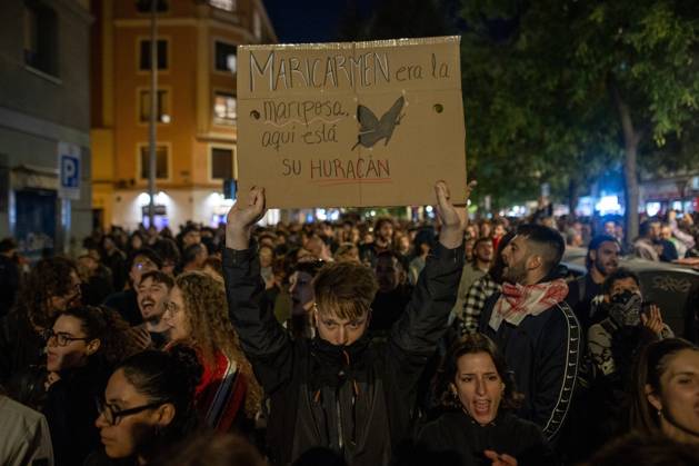 March in memory of Maricarmen in Madrid, Spain - 8 Oct 2026 Demonstrators carry banners during a rally in Madrid A march is making its way through the streets of Madrid, traveling from Puerta del Sol to the former home of Maricarmen Abascal—the 87-year-old woman who passed away 24 hours ago and whose eviction sparked a wave of citizen mobilization regarding the housing crisis. Madrid Spain Copyright: xDavidxCanalesx xSOPAxImagesx David-Canales-1456988