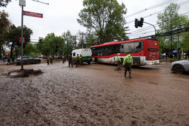 October 8, 2026, Santiago, Chile: The overflowing of canals triggered a mudslide in the Las Condes district, sweeping away vehicles and leaving streets covered in mud after heavy rains hit Santiago. Santiago Chile  - ZUMAu105 20261008_zip_u105_005 Copyright: xManuelxUrzuax