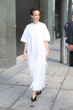 October 8, 2026, New York, New York, USA: SARAH PAULSON arrives at ABC Studios New York USA  - ZUMAh16_ 20261008_zaf_h16_054 Copyright: xDanxHerrickx