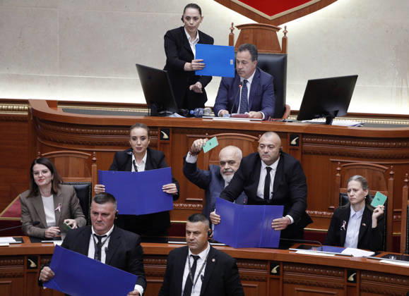 Albanian Parliament Vote the Territorial Reform in Tirana, Albania. Bodyguards try to protect Albanian Prime Minister Edi Rama (C) as an opposition MP throws a water bottle during a parliamentary session where a government s proposed administrative and territorial reform is voted on in Tirana, Albania, early on October 9, 2026. Light Studio Agency Malton Dibra Tirana Albania Copyright: xLightxStudioxAgencyx xMaltonxDibrax