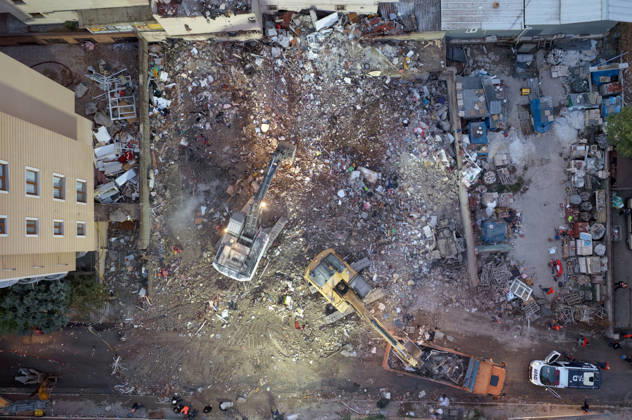 Search and rescue efforts completed in partially collapsed building in Istanbul ISTANBUL, TURKIYE - OCTOBER 9: An aerial view of the area as search and rescue efforts are completed at the site of a seven-story building that partially collapsed in the Maltepe district of Istanbul, Turkiye, on October 09, 2026. Murat Sengul Anadolu Istanbul Turkey. Editorial use only. Please get in touch for any other usage.  Copyright: x2026xAnadoluxMuratxSengulx