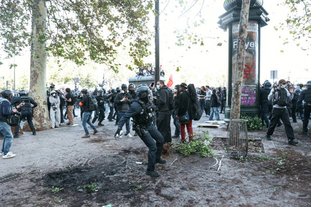 High School And University Student Protest - Paris A CRS officer throwing a tear gas grenade, during a nationwide youth demonstration. Nationwide mobilization by high school and university students calling for better teaching and study conditions, increased funding and staffing, an end to overcrowded classrooms and deteriorating infrastructure, and improved access to education, amidst concerns over social inequalities and student financial insecurity in Paris, France, October 8, 2026. Photo by Christophe Michel ABACAPRESS.COM Paris ILE DE FRANCE France  Copyright: xMichelxChristophe ABACAx