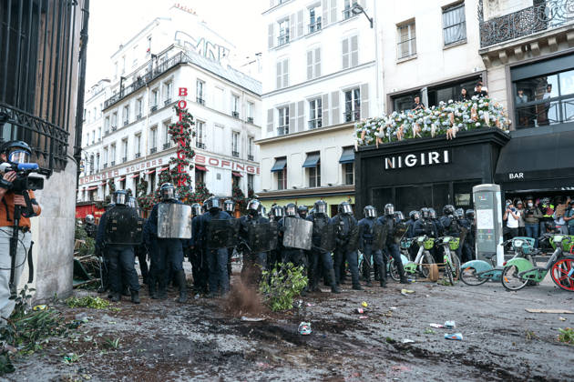 High School And University Student Protest - Paris A CRS riot police squad is preparing to charge to disperse the protesters, during a nationwide youth demonstration. Nationwide mobilization by high school and university students calling for better teaching and study conditions, increased funding and staffing, an end to overcrowded classrooms and deteriorating infrastructure, and improved access to education, amidst concerns over social inequalities and student financial insecurity in Paris, France, October 8, 2026. Photo by Christophe Michel ABACAPRESS.COM Paris ILE DE FRANCE France  Copyright: xMichelxChristophe ABACAx