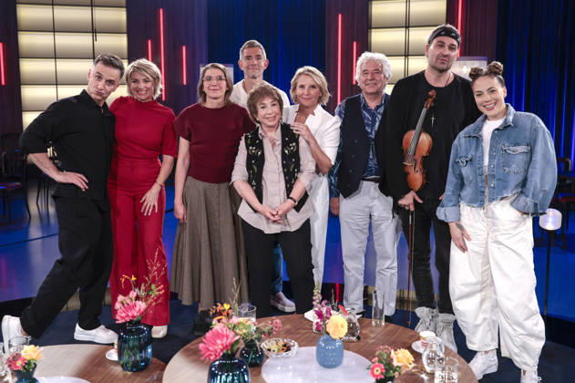 Özcan Cosar, Sabine Heinrich, Ronja Schnabel, Micky Beisenherz, Elfie Donnelly, Susan Link, Ronald Schnabel, David Garrett und LaFee bei der Aufzeichnung der WDR-Talkshow Kölner Treff im WDR Studio BS 3. Köln, 08.10.2026