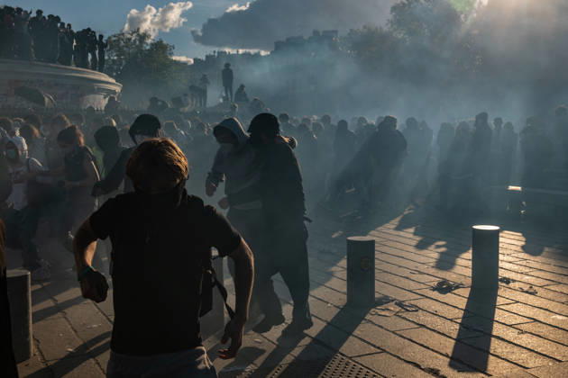 High School And University Student Protest - Paris High school students struggle to breathe amid tear gas during a protest at Place de la Bastille in Paris, France on October 8, 2026. Photo by Fabrice Sapte ABACAPRESS.COM Paris France  Copyright: xSaptexFabrice ABACAx
