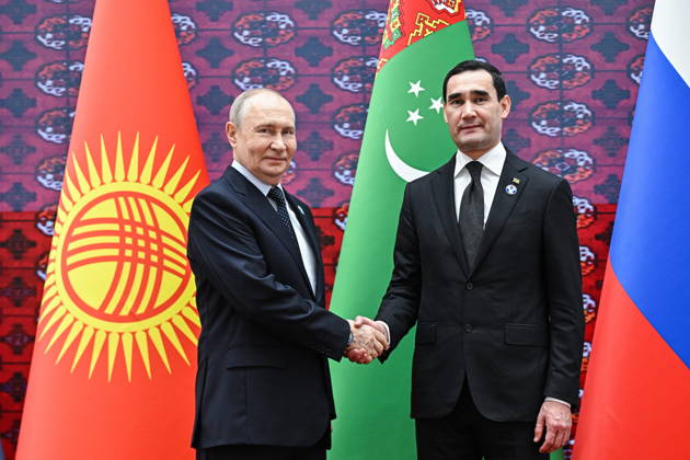 TURKMENISTAN, BALKAN PROVINCE - OCTOBER 9, 2026: Vladimir Putin (L), President of Russia, and his counterpart Serdar Berdimuhamedow of Turkmenistan shake hands ahead of a meeting of the CIS Council of Heads of State in Turkmenbasy Turkmenistan  - ZUMAt113 20261009_zaa_t113_001 Copyright: xSergeixBobylevx