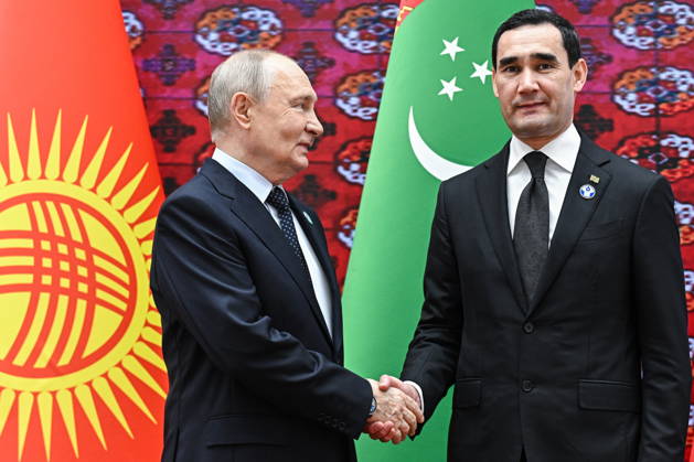 TURKMENISTAN, BALKAN PROVINCE - OCTOBER 9, 2026: Vladimir Putin (L), President of Russia, and his counterpart Serdar Berdimuhamedow of Turkmenistan shake hands ahead of a meeting of the CIS Council of Heads of State in Turkmenbasy Turkmenistan  - ZUMAt113 20261009_zaa_t113_002 Copyright: xSergeixBobylevx