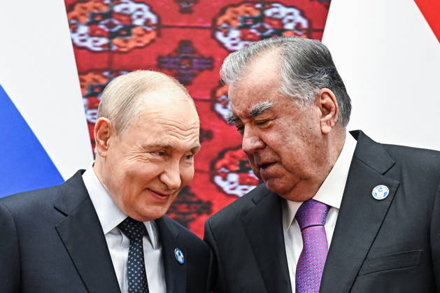 TURKMENISTAN, BALKAN PROVINCE - OCTOBER 9, 2026: Vladimir Putin (L), President of Russia, and his counterpart Emomali Rahmon of Tajikistan during a photo op for participants ahead of a meeting of the CIS Council of Heads of State in Turkmenbasy Turkmenistan  - ZUMAt113 20261009_zaa_t113_007 Copyright: xSergeixBobylevx