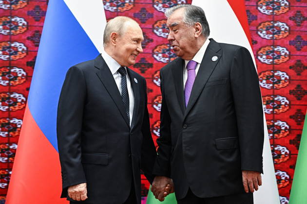 TURKMENISTAN, BALKAN PROVINCE - OCTOBER 9, 2026: Vladimir Putin (L), President of Russia, and his counterpart Emomali Rahmon of Tajikistan during a photo op for participants ahead of a meeting of the CIS Council of Heads of State in Turkmenbasy Turkmenistan  - ZUMAt113 20261009_zaa_t113_008 Copyright: xSergeixBobylevx